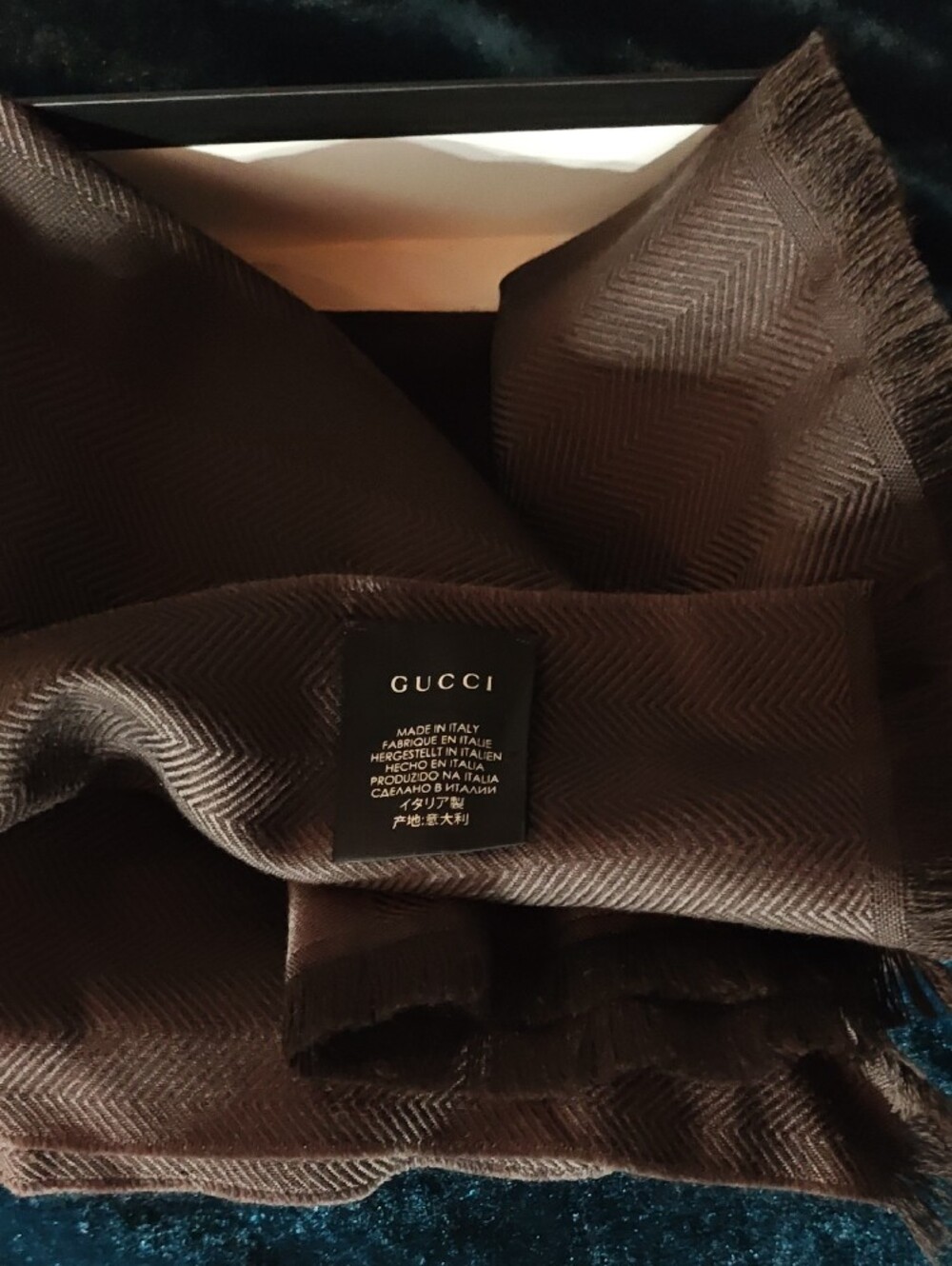 Gucci Brown Scarf with Black Logo Tag - Picture 4 of 8